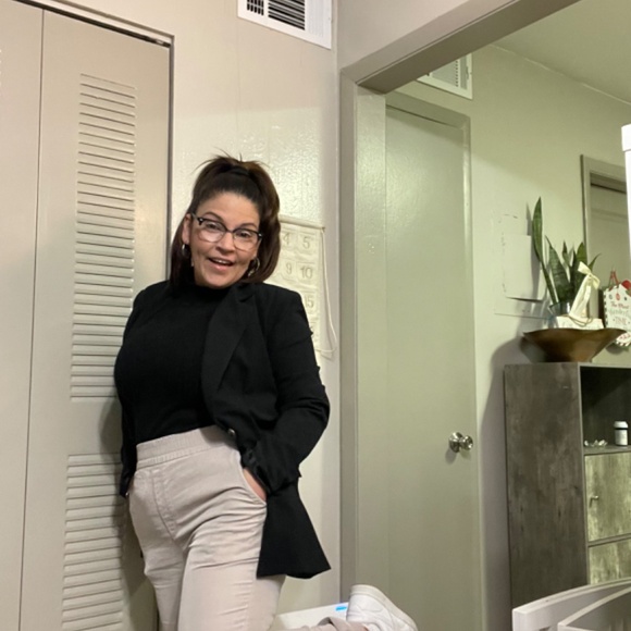 Meet your Posher - Picture 6 of 9